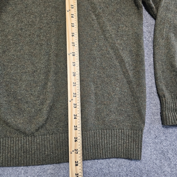 VTG LL Bean Green Lambs Wool Knit Vneck Pullover Sweater Mens L Madagascar Made - Picture 8 of 9